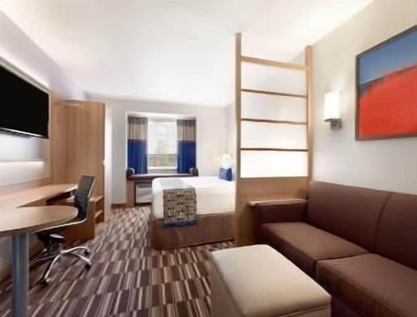 Hotel Microtel & By Wyndham